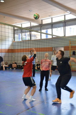 recura-akademie-sporttag-der-physios-volleyball1